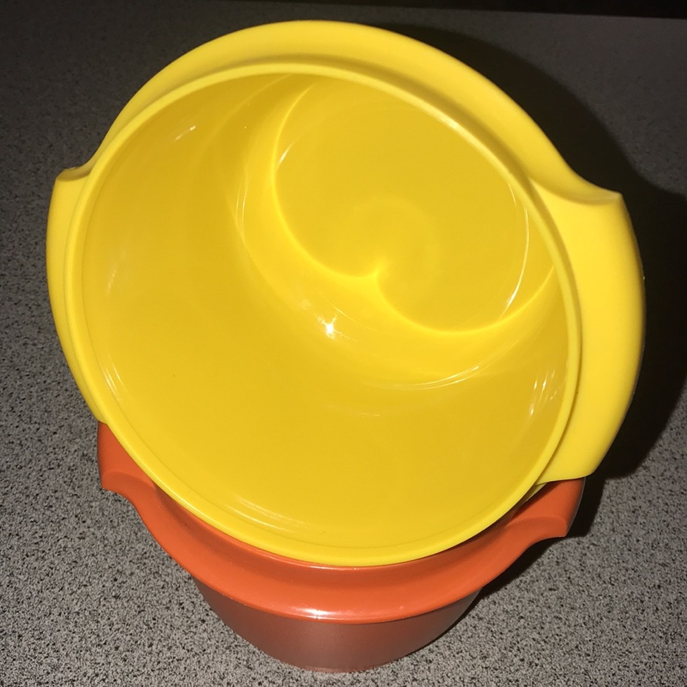 Two Vintage Tupperware plastic bowls - Picture 10 of 12